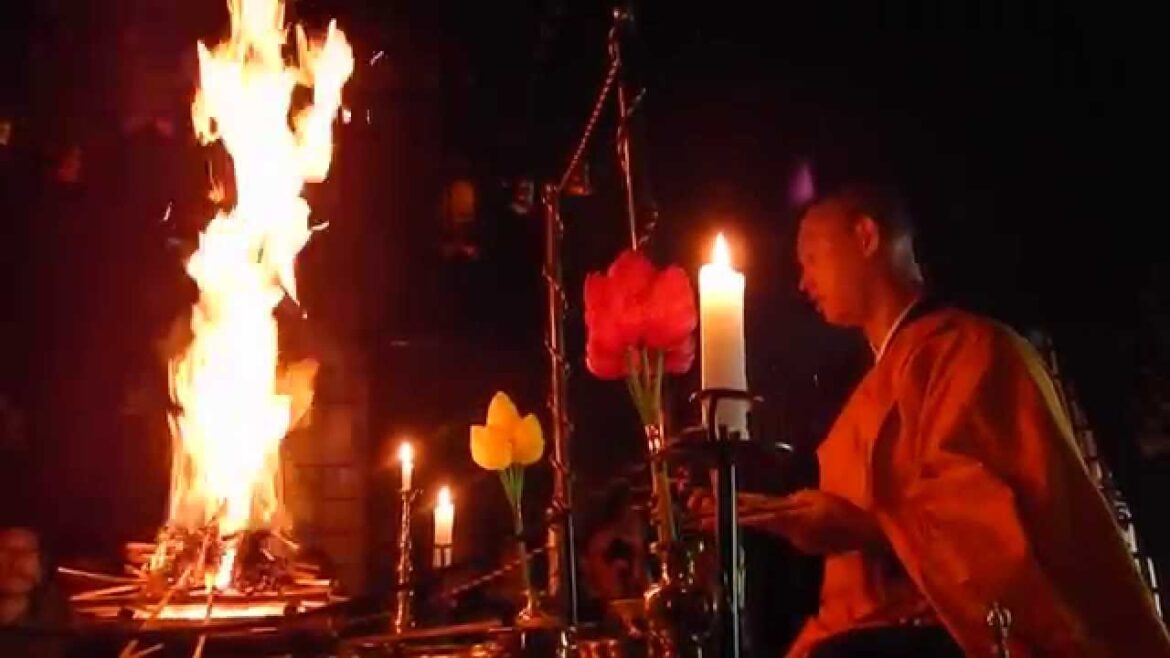 Goma (fire) ritual in Ekoin (Koyasan)