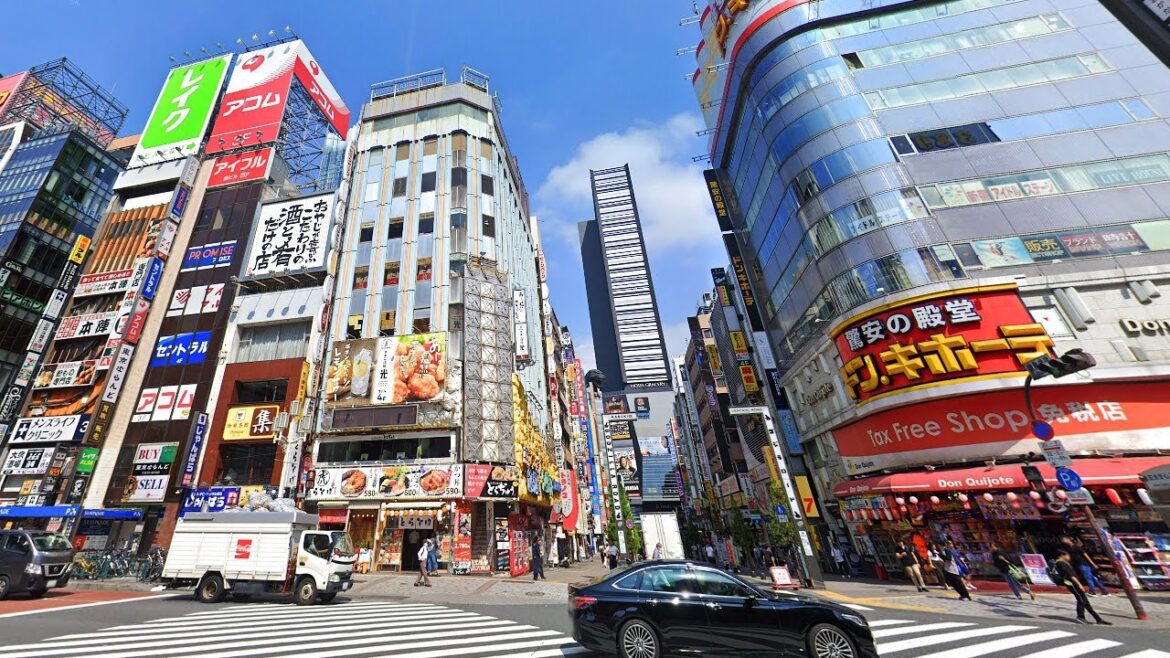 Streets of Shinjuku, Tokyo on a Sunday!  | JAPAN LIVE STREAMS 2023