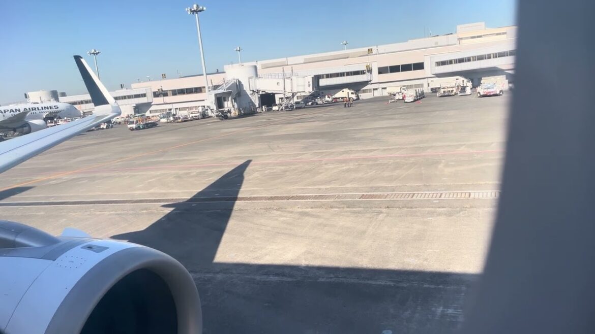 Neo engine start – A320Neo Starflyer from Tokyo Haneda in HDR 4K Neo engine start - A320Neo Starflyer from Tokyo Haneda in HDR 4K