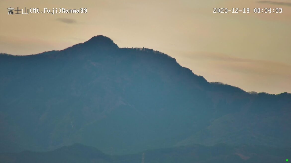 東京から見える早朝の富士山と周辺の山並みのリアルタイムライブツアー4Kズーム映像です(音無) 2023年12月19日(火) Mt Fuji