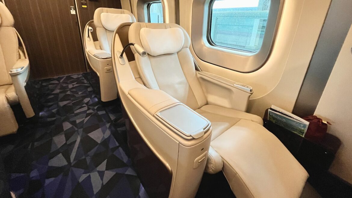 Hokkaido to Tokyo by Shinkansen GranClass | First Class Service Hokkaido to Tokyo by Shinkansen GranClass | First Class Service