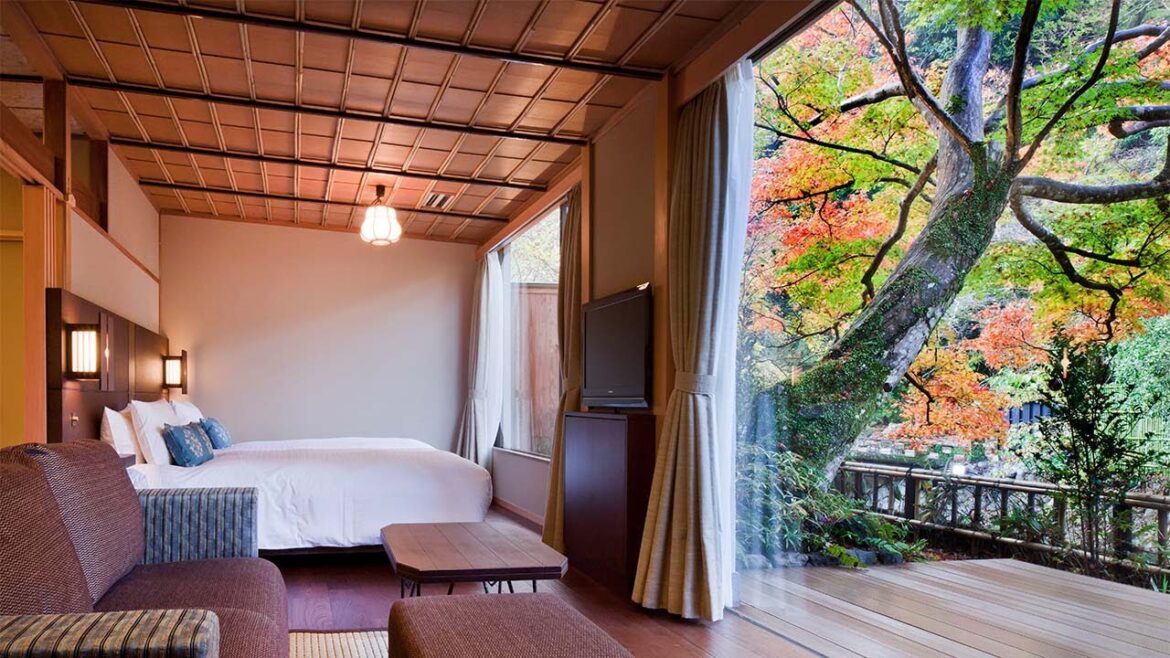 Staying at Japan's Secret Onsen Ryokan in Autumn🍁♨️ | Yoshina Onsen Tofuya | ASMR
