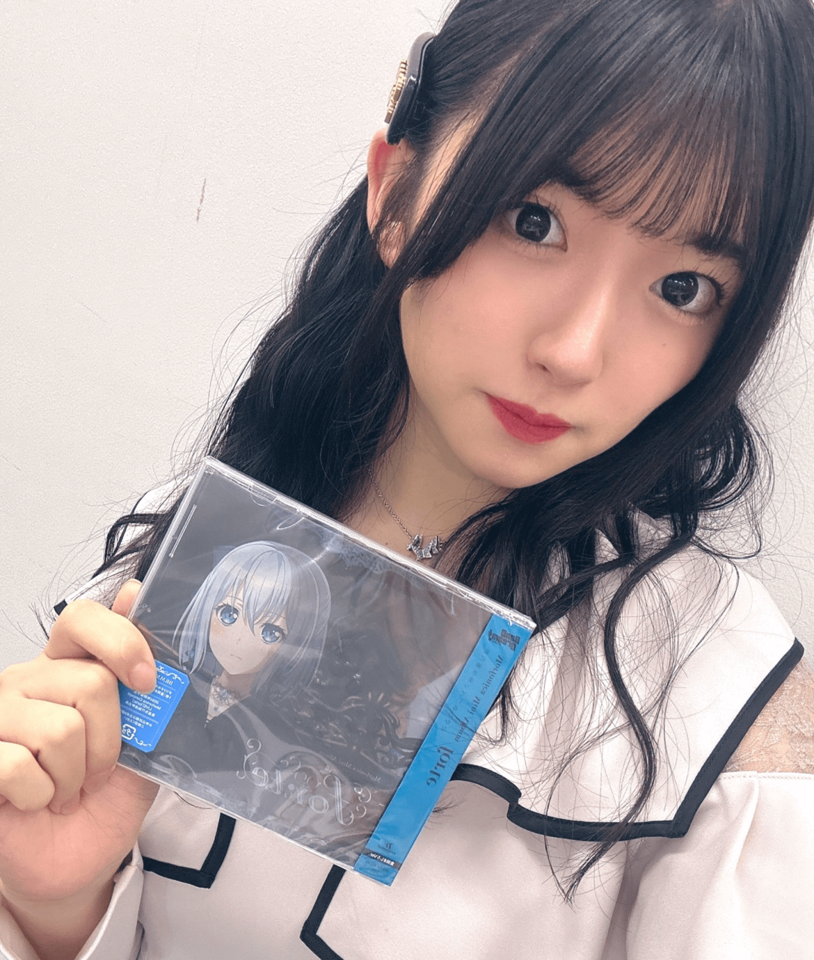 Shindou Amane with Her Copy of「forte」