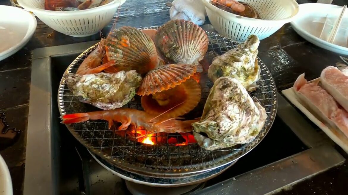 Japanese Seafood Winter BBQ Feast at 牡蠣家 | Exploring Japan's Street Food