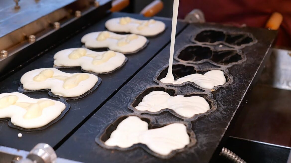 Japanese Street Food - POKEMON VULPIX CREAM CAKES Nintendo Taiyaki Sapporo Japan