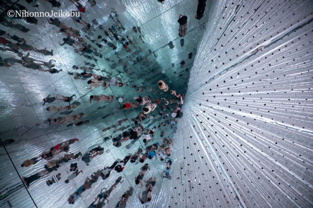 Tokyo TeamLabs Light Museum