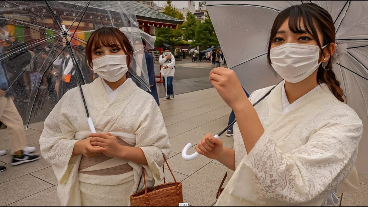 2 Japanese Girls Help me Bathe in Smoke &Omikuji |Tokyo's Asakusa