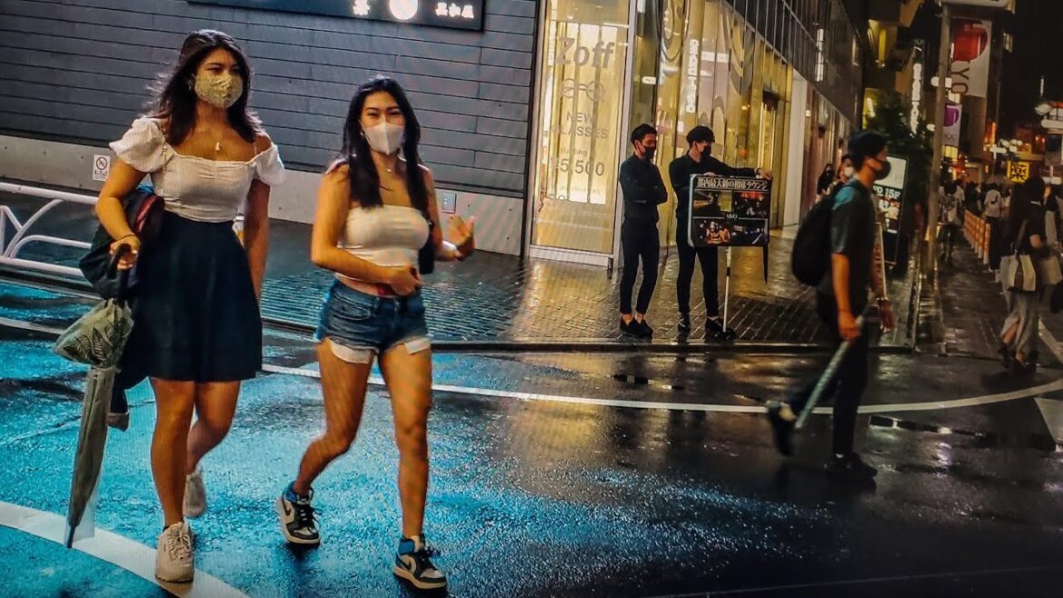 An INSANE Nightlife in Shibuya in the Rain