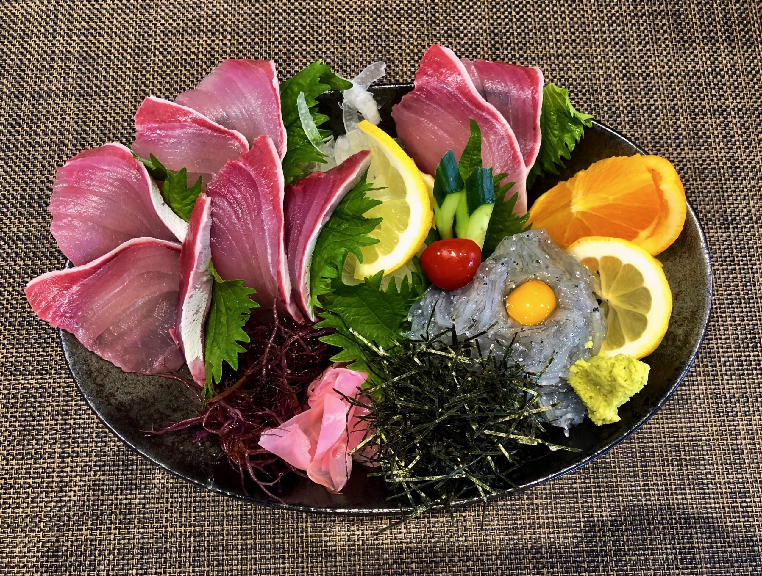 Shirasu & Hamachi Donburi Alo Japan