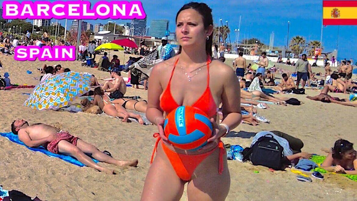 4K Beach Walk - Barcelona Spain - Barcelona Beach - June 2022