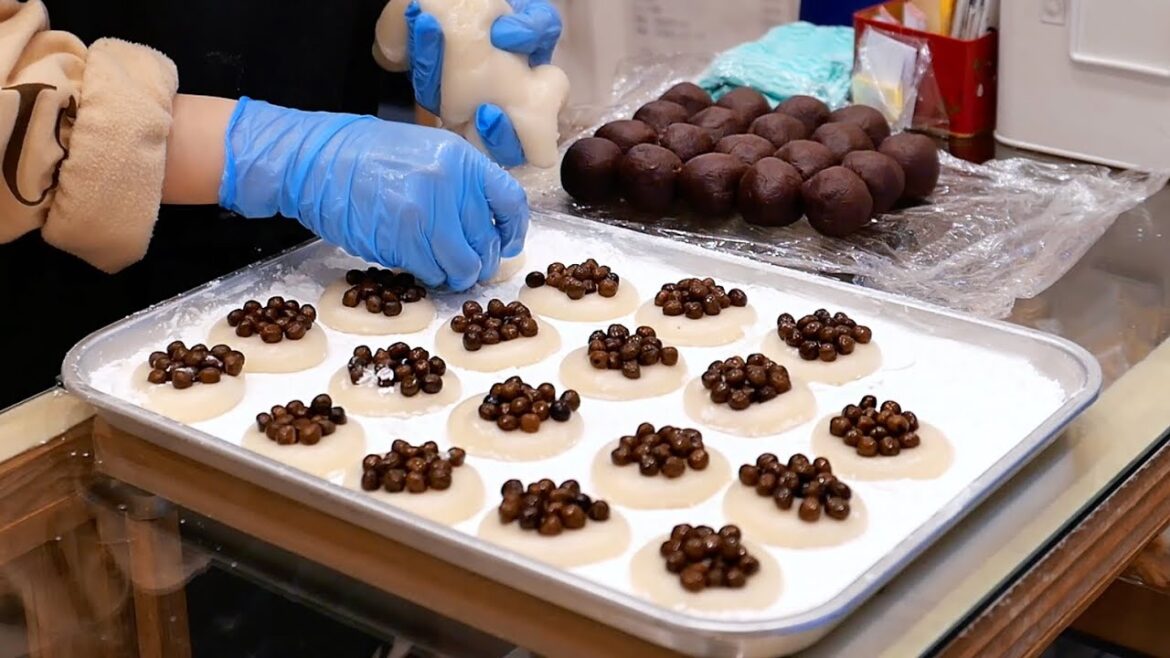 Japanese Food - MOCHI POUNDING Traditional Japanese Sweets Ichifuku Sendai Japan