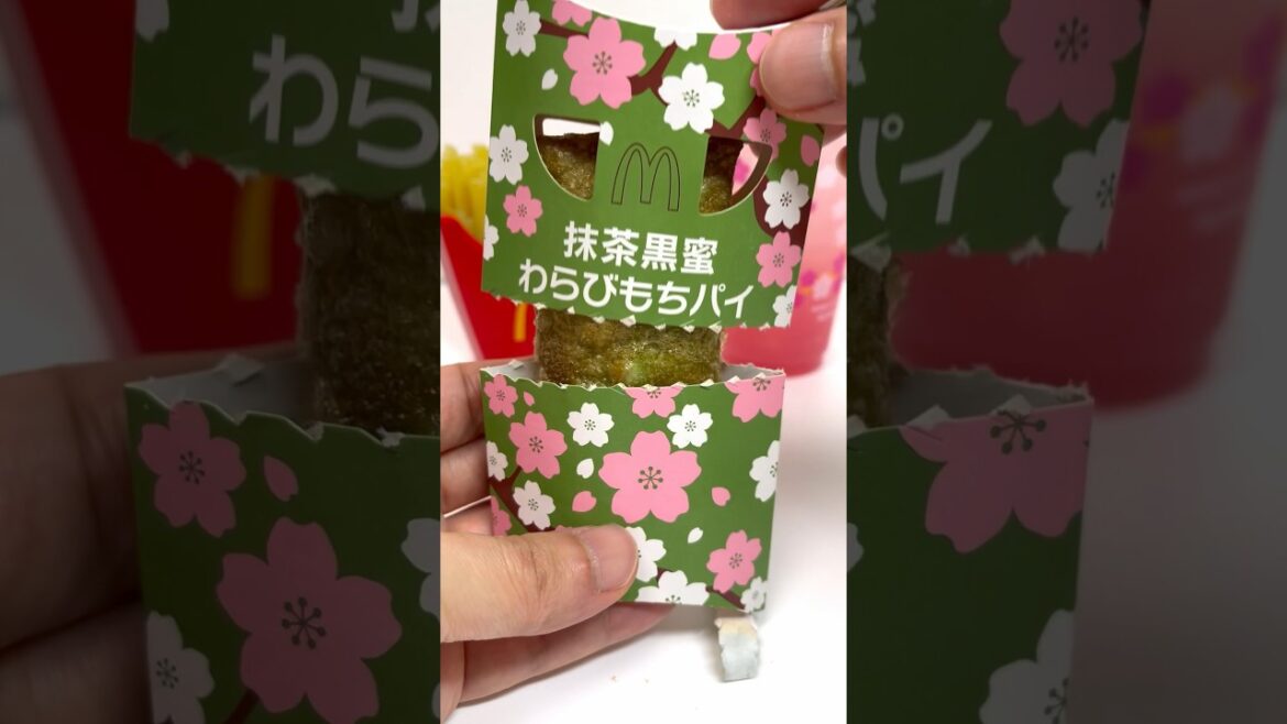 Mcdonald’s Kuro-Mitsu Warabi Mochi Pie #shorts Mcdonald's Kuro-Mitsu Warabi Mochi Pie #shorts