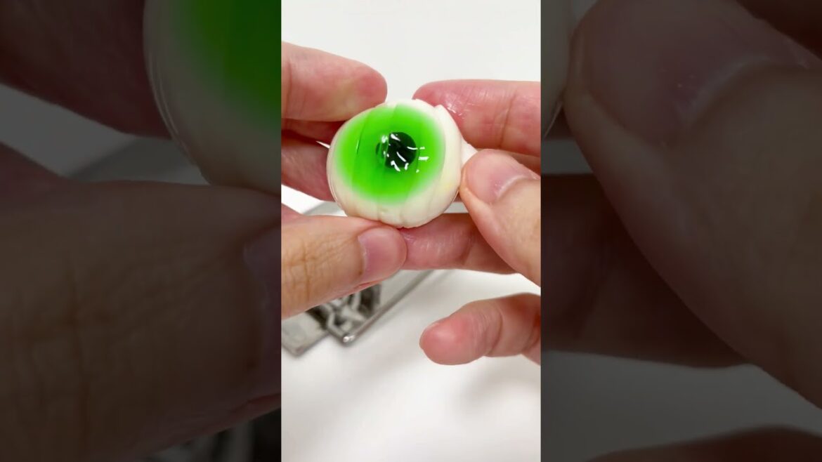 Green Eyeball Gummy Trolli Pop Eye vs Egg Slicer #shorts