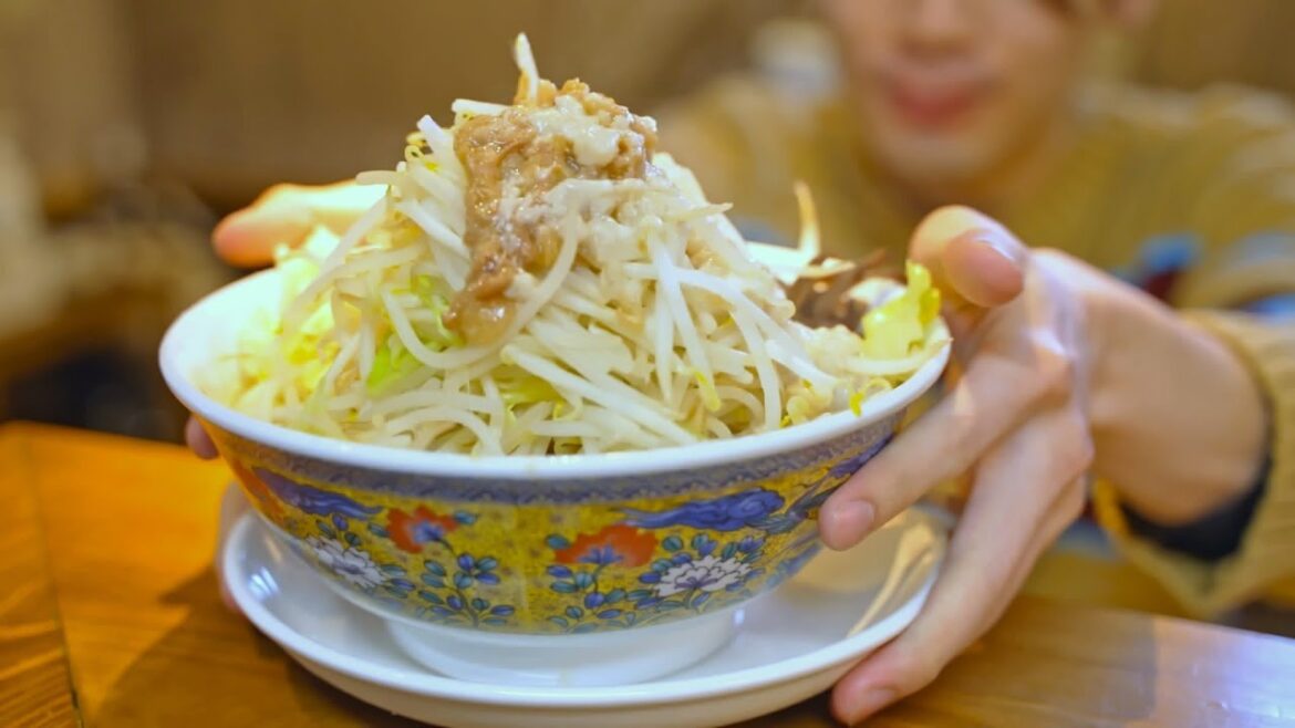 Attention ramen fans! A look into the daily life of Kitakyushu Butamen. Attention ramen fans! A look into the daily life of Kitakyushu Butamen.