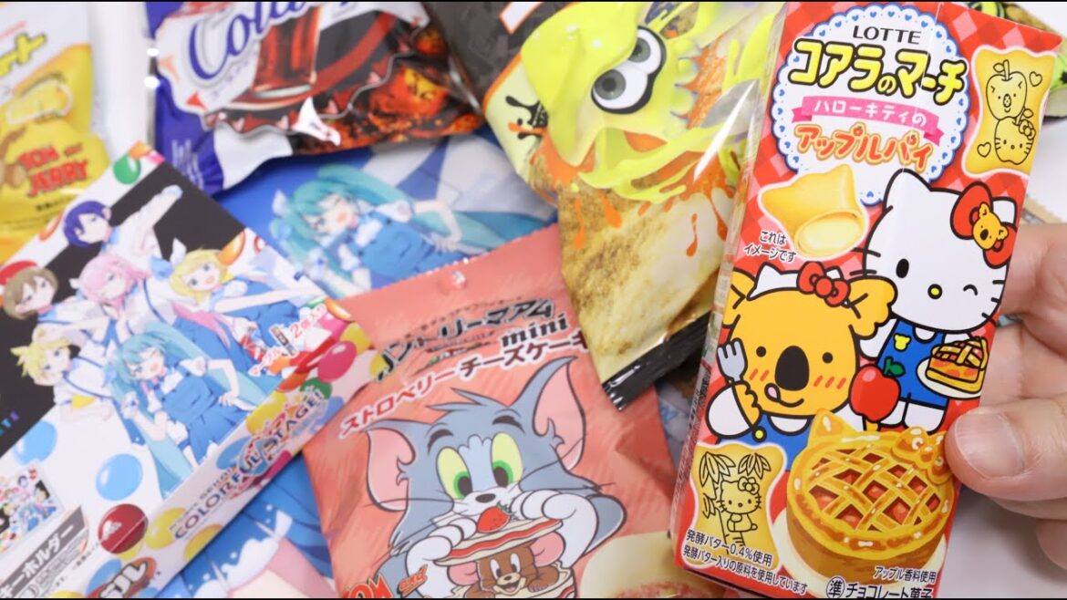 Convenience Store Lawson Candies and Snacks Hello Kitty Apple Pie Snacks are so Cute!