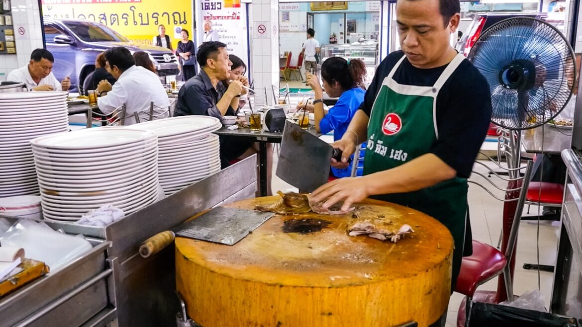 4th Generation Braised Goose in Bangkok: LEGENDARY Thai Chinese Food | ห่านพะโล้ ร้านฉั่วคิมเฮง
