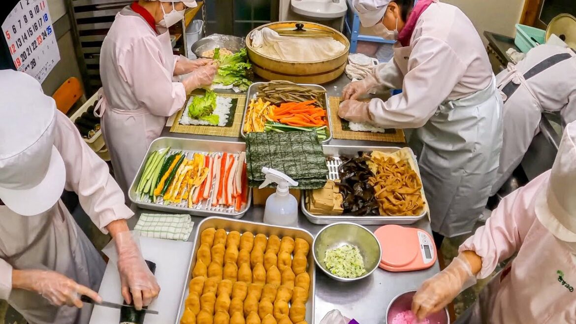 兵庫）驚異の弁当ラッシュ！女将さん達の手作り料理が炸裂する本格手打ちそば屋に密着丨Japanese Street Food