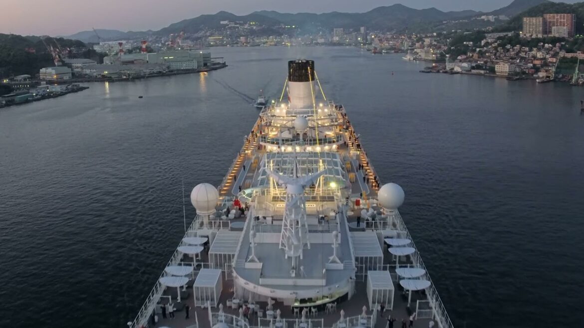 Adora Magic City(アドラ・マジック・シティ)Evening departure from Nagasaki Port April 24, 2024 Adora Magic City(アドラ・マジック・シティ)Evening departure from Nagasaki Port April 24, 2024