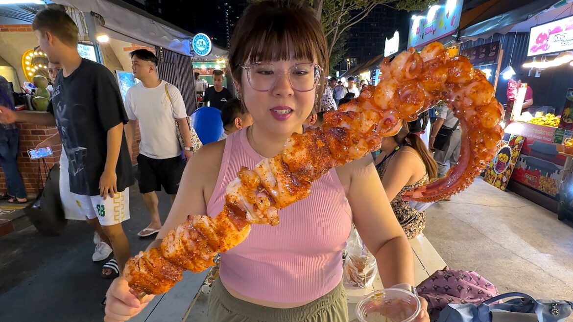 Eating 7 Scary Thai Street Food