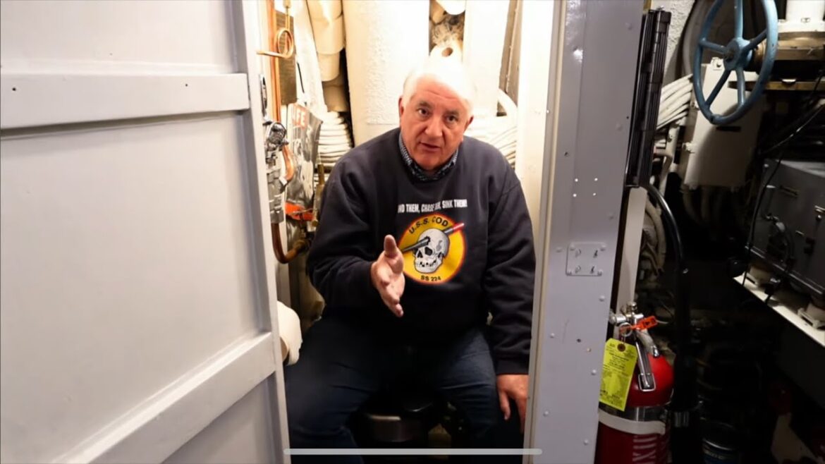 How to Use the Head (Toilet) on a WWII Submarine How to Use the Head (Toilet) on a WWII Submarine