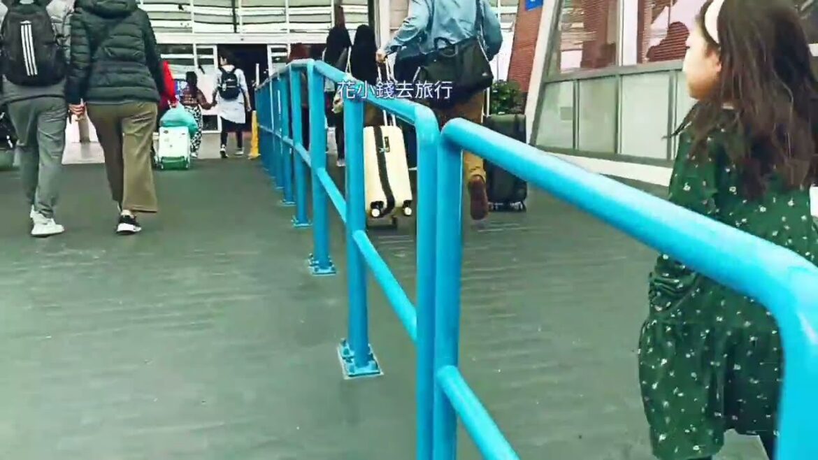 Riding High Speed Ferry from Hong Kong to Macau🛳️ Travel Guide 花小錢去旅行 @roasterpig.blogspot