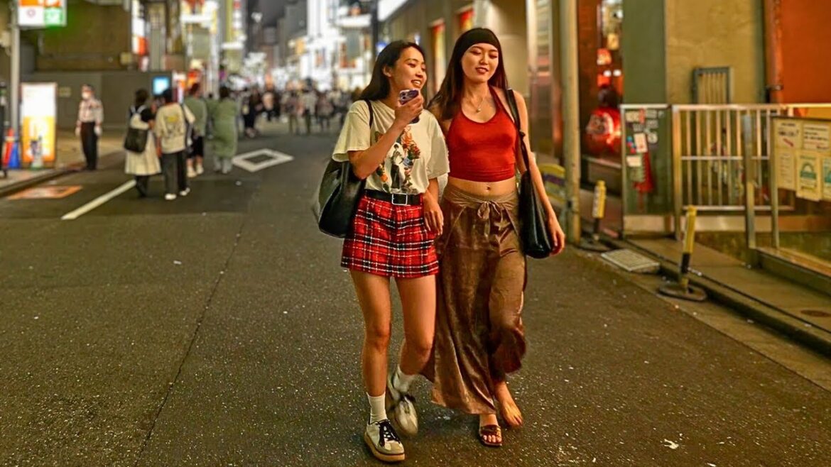 Tokyo’s HOOK UP Epicenter : Wild on Saturday Night Tokyo's HOOK UP Epicenter : Wild on Saturday Night