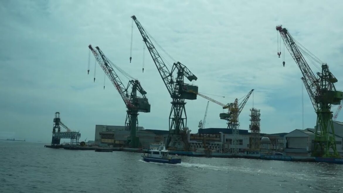 神戸港 ボーボー神戸号で潜水艦を見る 神戸港 ボーボー神戸号で潜水艦を見る