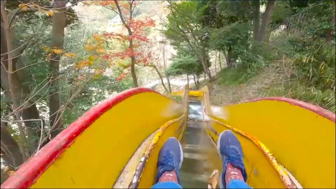 Stuck in the middle of a Slide on a Rainy day / Mini Vlog Stuck in the middle of a Slide on a Rainy day / Mini Vlog