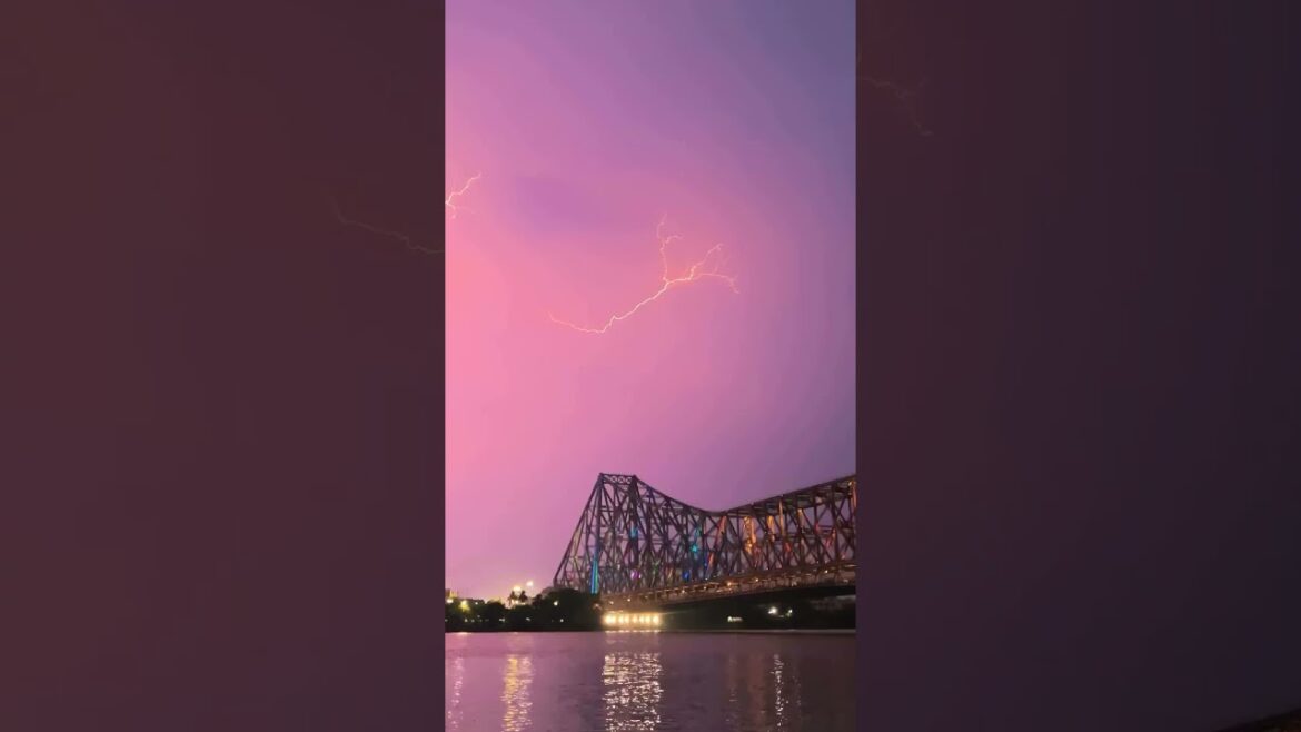 Rainy Days⛈ in Kolkata #shortsfeed #shorts #ytshorts #viral #rainyday Rainy Days⛈ in Kolkata #shortsfeed #shorts #ytshorts #viral #rainyday