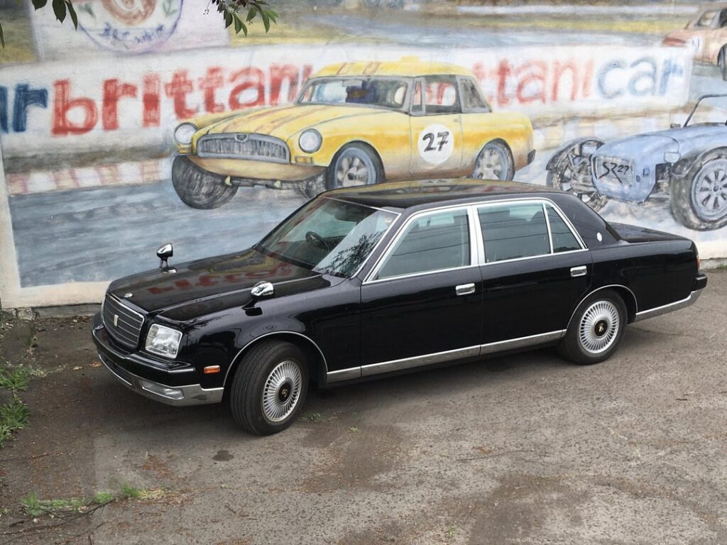 2nd Gen Toyota Century Spotted in the Wild