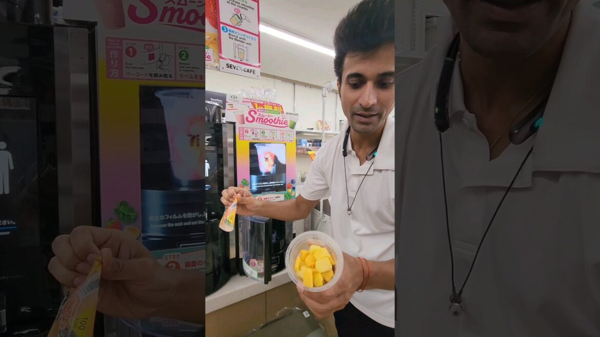 Smoothie-making robot at 7 Eleven in Japan pt.2 🫐🍓 #japan #tokyo #7eleven