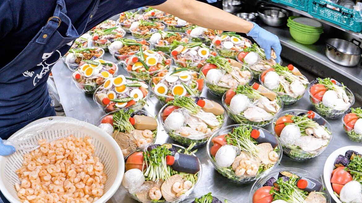 神戸)夜勤明けの爆食いアニキたちが殺到する鬼コスパ社員食堂が魅力的すぎた丨Japanese Fried Chicken Bento 神戸)夜勤明けの爆食いアニキたちが殺到する鬼コスパ社員食堂が魅力的すぎた丨Japanese Fried Chicken Bento