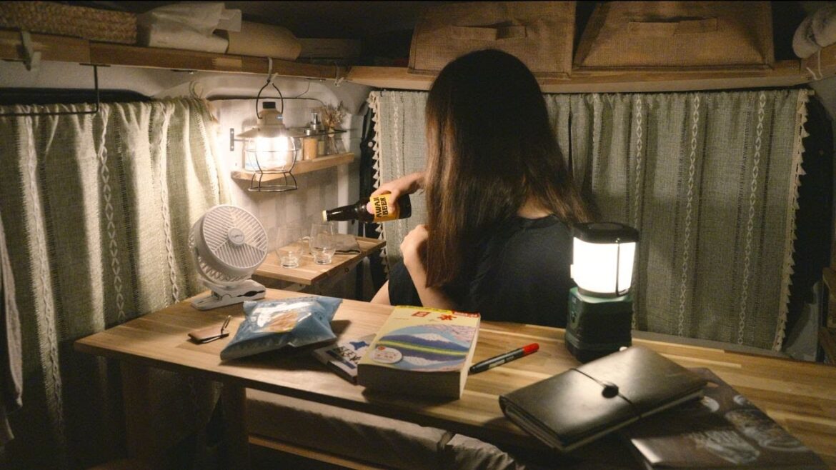 【車中泊の旅】DIYした小さな軽自動車で暮らすように旅する | 夏の淡路島を味わい尽くす。