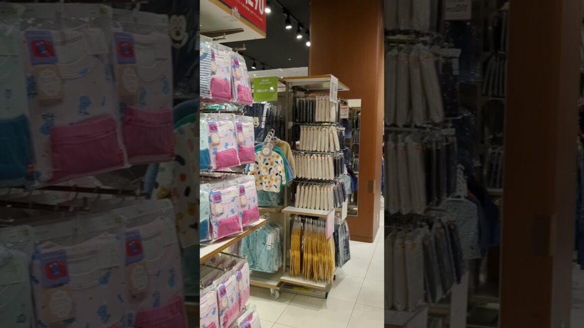 Tour of the Nishinomiya Gardens Uniqlo