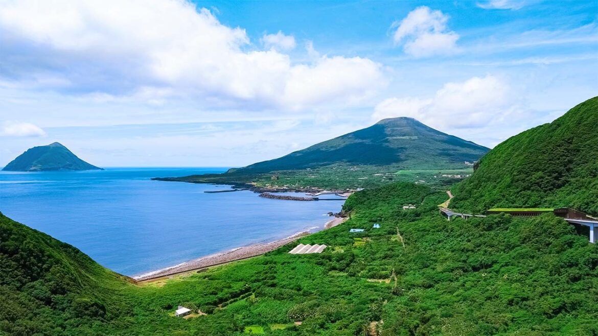 Visiting Tokyo's Hawaii, a Hidden Island with Sea Turtles | Hachijojima Island LAVA SAUNA & VILLA
