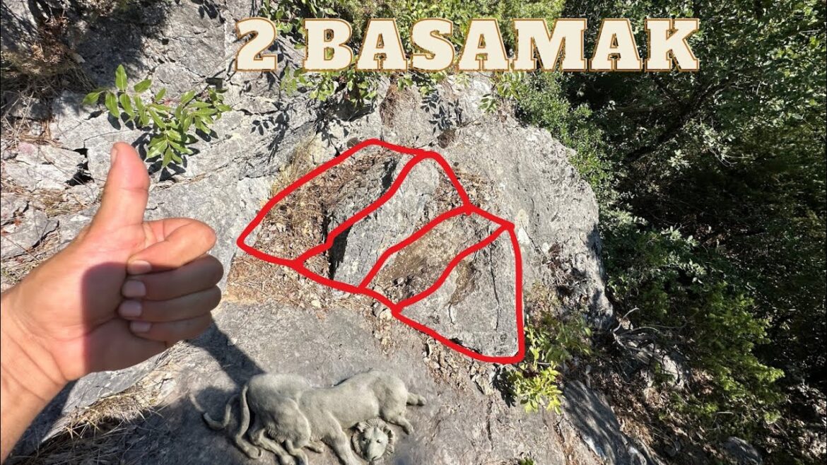 İki Basamaklı Merdivenin Altından Çıkan Define… İki Basamaklı Merdivenin Altından Çıkan Define...