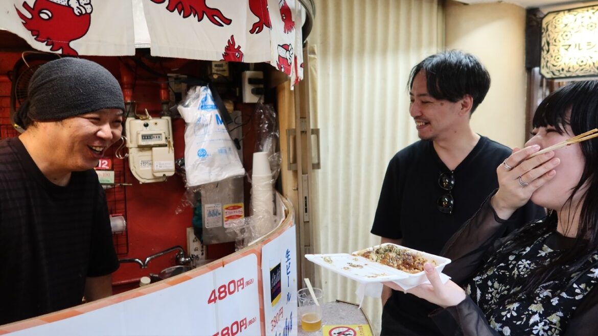 Octopus balls! Smallest Takoyaki Stand makes 10K a Month! Osaka