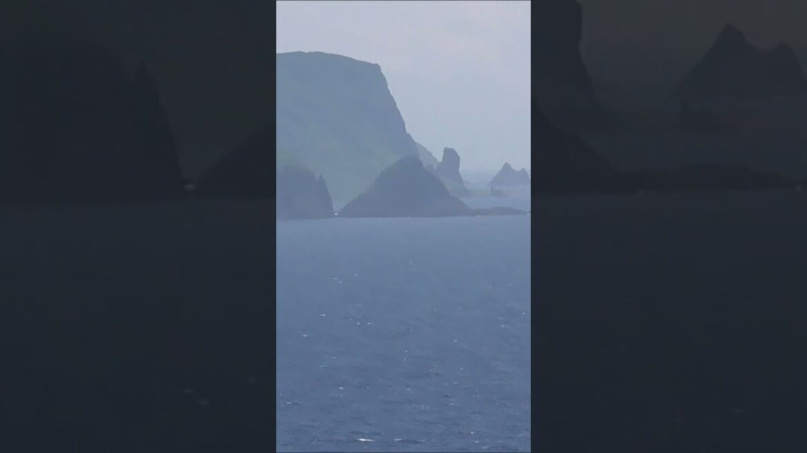 北海道　積丹ブルーの神威岬　積丹町　#shorts #島武意海岸　#積丹町 ＃hokkaido　＃Japan　＃キャンプ場　＃美国漁港　＃田村岩太郎　＃岩太郎　＃積丹ブルー　＃北海道　＃神威岬