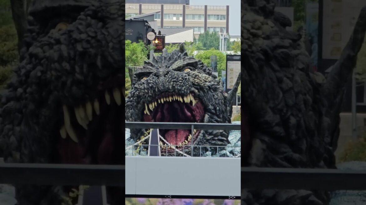 中部電力MIRAITOWERにゴジラ現る！