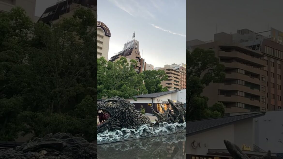 ゴジラ襲来を目撃できるのは8/13(火)まで!名古屋栄セントラルパークのミズベヒロバ、中部電力MIRAI TOWER(名古屋テレビ塔)前!8/15からはテレビ塔の真下に移動!2024.8.8撮影。 ゴジラ襲来を目撃できるのは8/13(火)まで!名古屋栄セントラルパークのミズベヒロバ、中部電力MIRAI TOWER(名古屋テレビ塔)前!8/15からはテレビ塔の真下に移動!2024.8.8撮影。