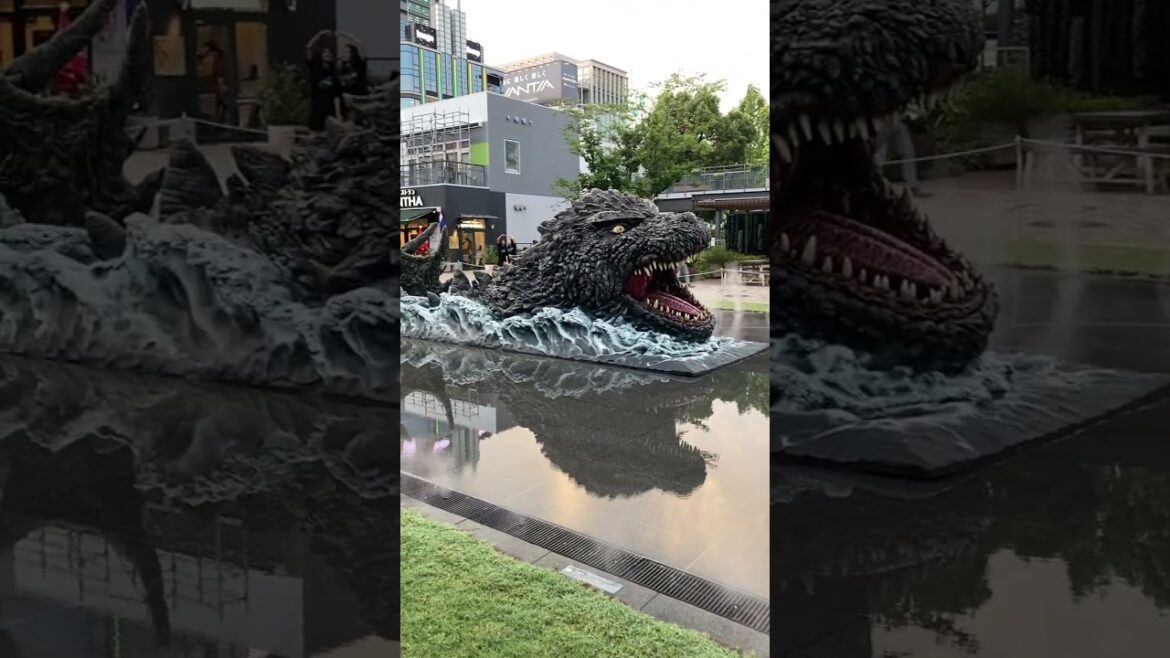 ゴジラ襲来を目撃できるのは8/13(火)まで!名古屋栄セントラルパークのミズベヒロバ、中部電力MIRAI TOWER(名古屋テレビ塔)開業70周年特別コラボ企画。2024.8.8撮影。 #ゴジラ ゴジラ襲来を目撃できるのは8/13(火)まで!名古屋栄セントラルパークのミズベヒロバ、中部電力MIRAI TOWER(名古屋テレビ塔)開業70周年特別コラボ企画。2024.8.8撮影。 #ゴジラ