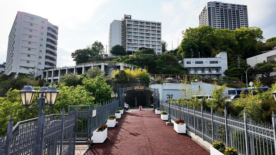 Discover a Hot Spring Paradise Near Tokyo, Japan♨️Exclusive Fireworks Viewing & Hotel Review 🏨