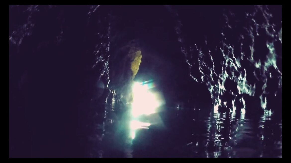 『青の洞窟、ウドゥイガマ』篇 福原希己江『想うままに旅する』