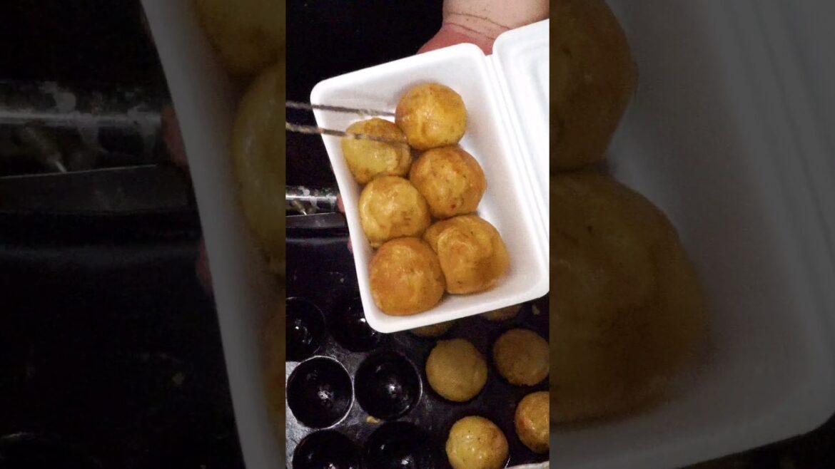 Octopus balls! Takoyaki Stand in Osaka! Octopus balls! Takoyaki Stand in Osaka!