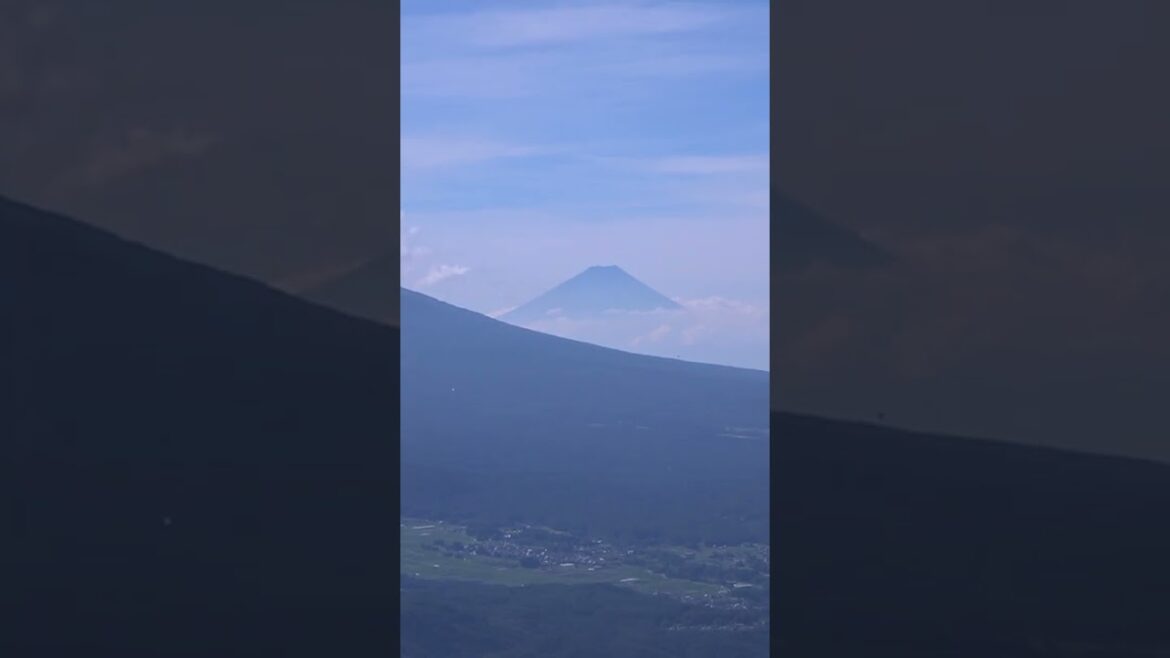 【車山展望テラス（スカイテラス）】標高1925ｍの車山高原山頂から望む富士山と雲海