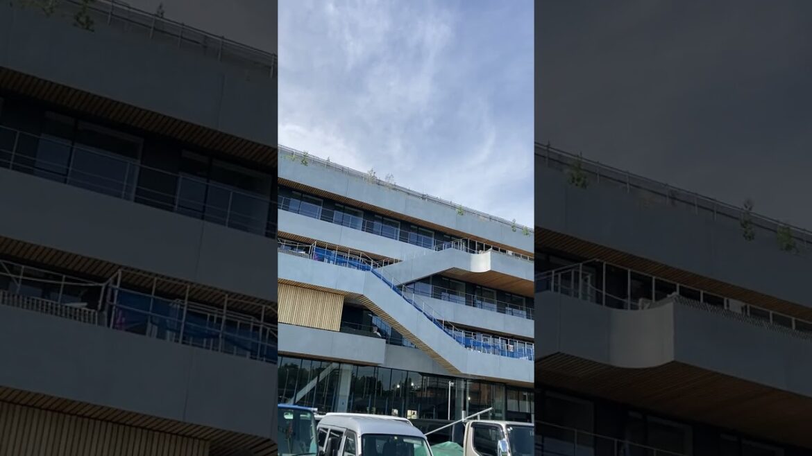 【記録映像】「ステーションＡｉ」建設現場。北側駐車場側から。工事が進んで外壁が完成。2024.7.25撮影。鶴舞公園の南端、国内最大級インキュベーション施設　#建設現場 #ステーションai