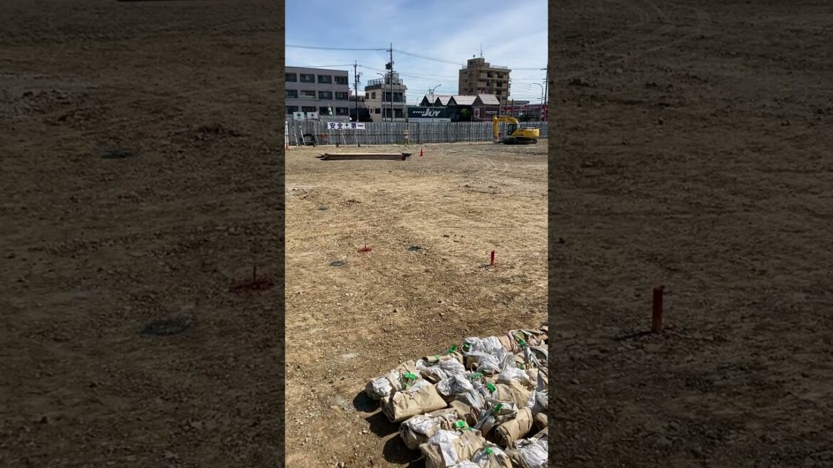 【記録映像】西友 御器所店の跡地、建替え工事の現場、南西側から、2024.7.28撮影。整地は完了、仮設の建設事務所が出来て本格的な建物工事開始か？重機も入っています。 #西友御器所店 #記録映像