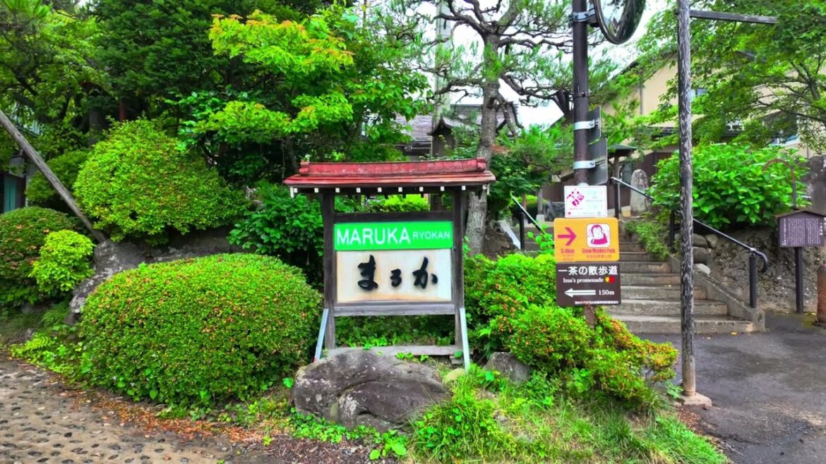 2024 Japan Trip, Walking in the Rain in Nagano Yudanaka｜Onsen Street｜Issa-no Sanpo Michi [4K HDR]
