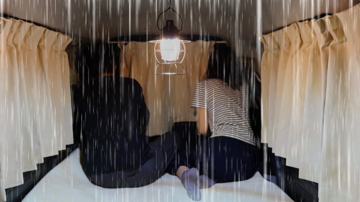 【雨の車中泊】雨音を聴きながら二人で楽しく車中飯を作る。岡山旅。