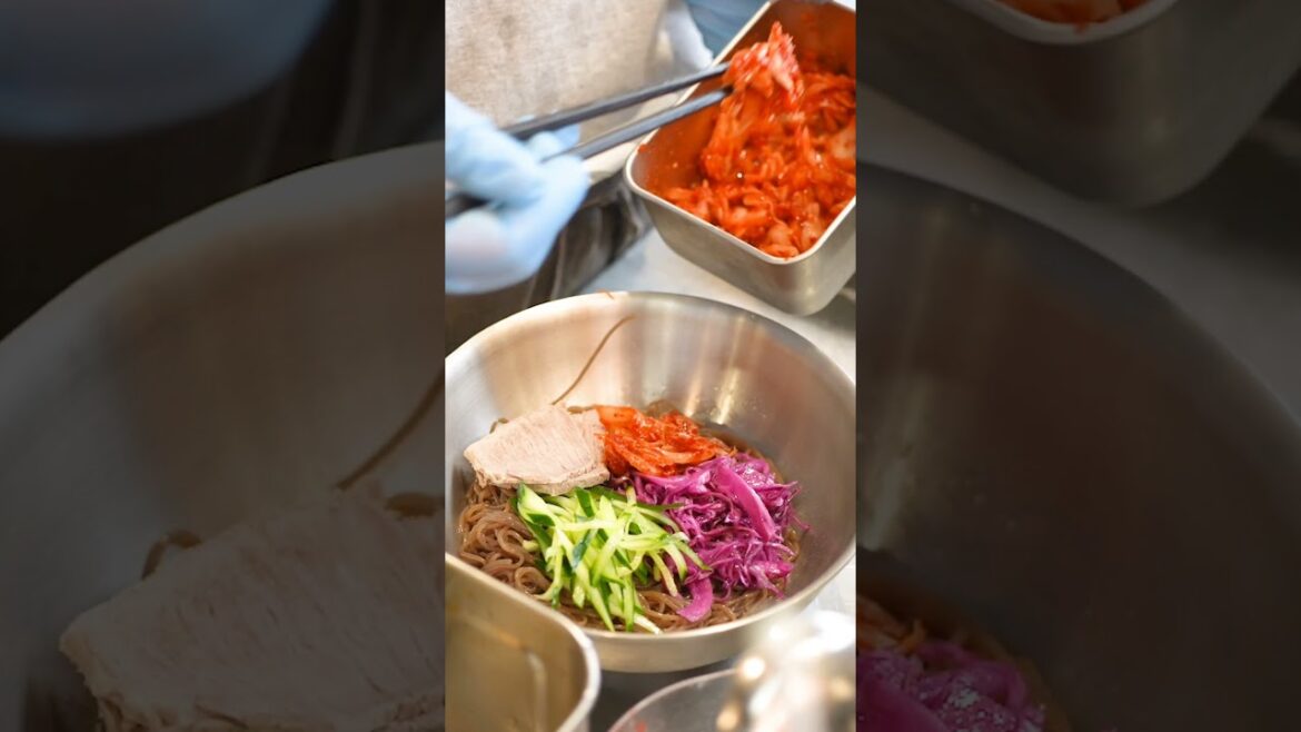 名古屋 スパリゾート内にオープンした各地の人気グルメが味わえるフードコートにに密着 #shorts Nagoya's popular hot springs and saunas restaurant